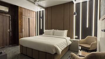 3 habitaciones, tabla de planchar con plancha, wifi y ropa de cama