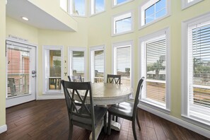Casa Prestigio, 6 habitaciones, balcón, vista a la playa | Servicio a la habitación