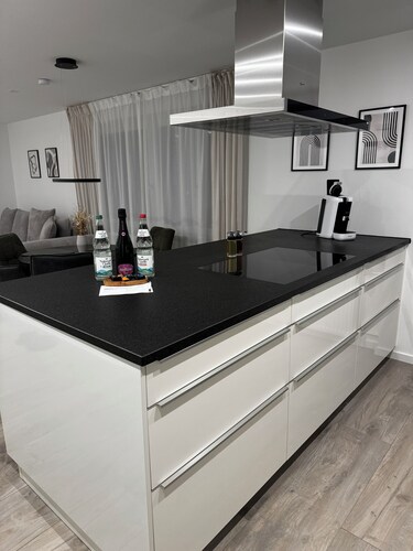 Moderne 2-Zimmer-Wohnung - Küche - Balkon - Wifi 