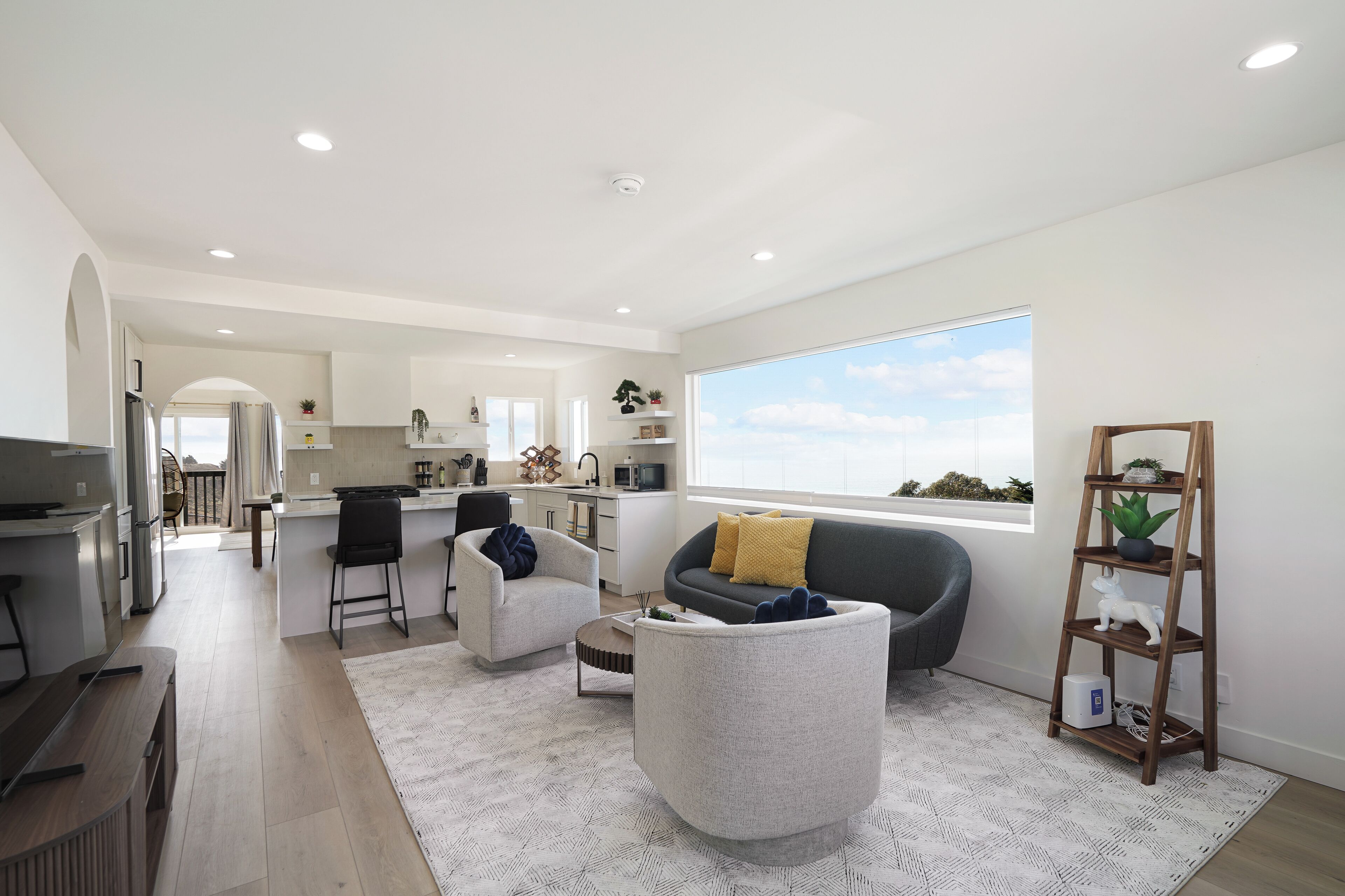 Deluxe-hus - 3 soveværelser - havudsigt | Opholdsområde | 55-tommers fladskærms-tv med digitale kanaler