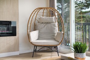 Casa Deluxe, 3 camere da letto, vista oceano | Area soggiorno | TV a schermo piatto 55 pollici con canali digitali