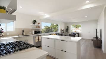 Deluxe House, 3 Bedrooms, Ocean View | Private kitchen | Coffee/tea maker, dining tables