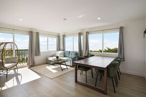 Deluxe House, 3 Bedrooms, Ocean View | Dining room