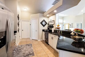 Mikrowelle, Ofen, Herdplatte, Geschirrspüler