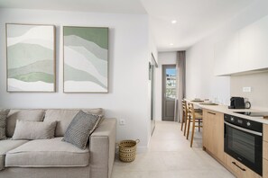 Suite Exécutive, vue ville | Cuisine privée | Mini réfrigérateur, four, plaque de cuisson, machine à expresso