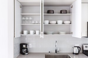 Réfrigérateur, micro-ondes, four, lave-vaisselle