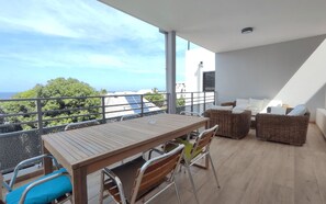 تناول الطعام بالخارج