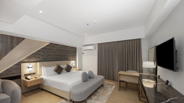 GEO SUITE ( King bed ) - AMARAH HOTEL (Butuan)