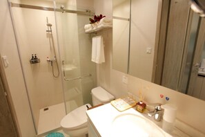 Theme King Room | Free WiFi - BO KE Jiu Ju Intelligence Apartment (Dalian)
