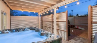 3BR/2BA Cozy Home with Jacuzzi