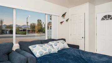 3 Schlafzimmer, Schreibtisch, Bügeleisen/Bügelbrett, WLAN