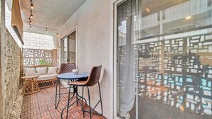 Unclassified image, 2 of 23, button - Cozy 1-bedroom condo with WiFi, AC in charming Los Angeles (Los Angeles)
