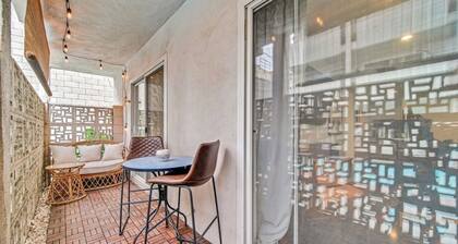 Cozy 1-bedroom condo with WiFi, AC in charming Los Angeles