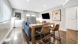 Unclassified image, 4 of 23, button - Cozy 1-bedroom condo with WiFi, AC in charming Los Angeles (Los Angeles)