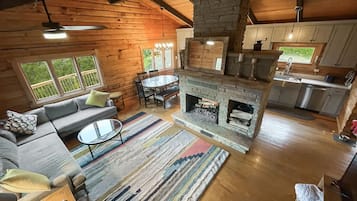 TV, fireplace