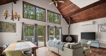 Grill, Fire Pit, WiFi, Deck, Hammock, Games & Dogs