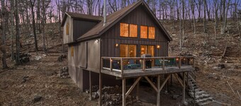 Grill, Fire Pit, WiFi, Deck, Hammock, Games & Dogs