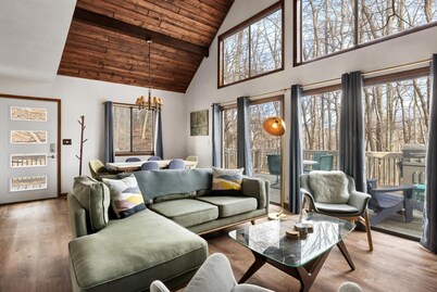 Grill, Fire Pit, WiFi, Deck, Hammock, Games & Dogs