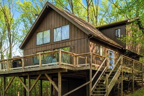 Exterior - Grill, Fire Pit, WiFi, Deck, Hammock, Games & Dogs (Berkeley Springs)