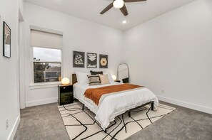 3 chambres, bureau, fer et planche à repasser, accès au Wi-Fi (inclus)