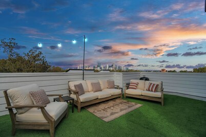 Rooftop Theater ~ 5 Minutes to Downtown!  ~ City Views