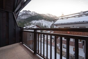 Property grounds - Apartment located just 100 meters from cable (Canazei)