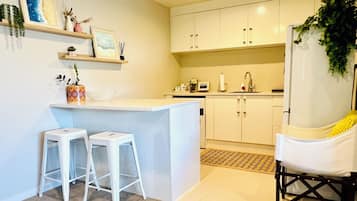 Fridge, microwave, oven, coffee/tea maker
