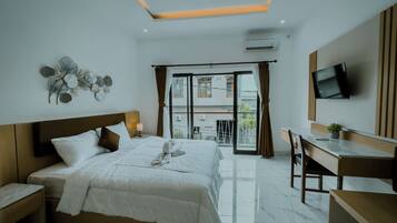 Deluxe Double Room, Balcony | Free WiFi
