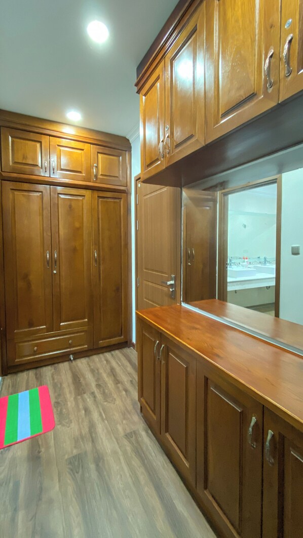 Panoramic Apartment, 3 Bedrooms | 3 bedrooms, blackout curtains, iron/ironing board, free WiFi