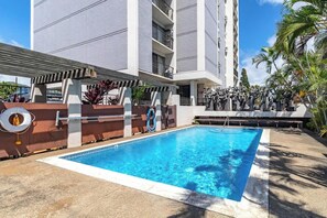 Pool - Sweet & Cozy in Honolulu Free WIFI & AC (Honolulu)