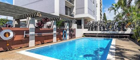 حمّام سباحة خارجي