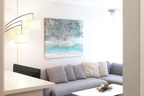 TV - Sweet & Cozy in Honolulu Free WIFI & AC (Honolulu)