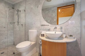 Hair dryer, towels - Petra Olive 1 (Yallingup)