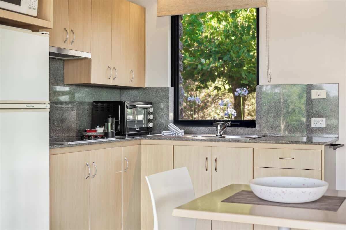 Coffee/tea maker, fridge, microwave, stovetop