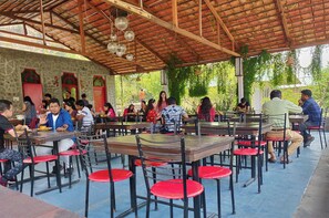 Restaurant - Shoolin Jungle Resort (Rishikesh)