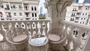 Apartamento de lujo, vistas al patio | Balcón