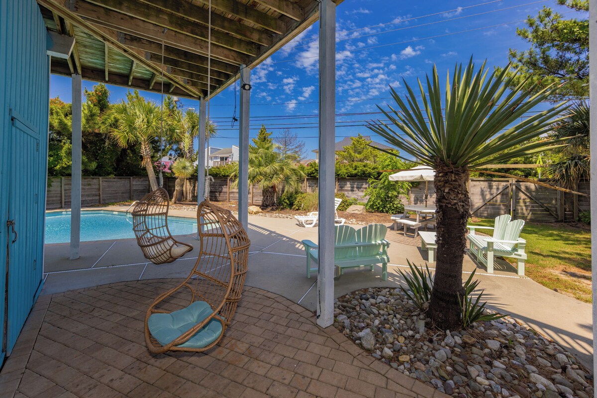 Tiki's - 5 BR pet-friendly pool home