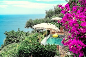 Pool - Villa Bernardetta Grande: A bright and elegant three-story villa which faces the sun and the sea, with Free WI-FI. (Ravello)