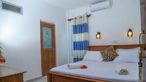Doppia Classic, vista giardino | Una scrivania, postazione laptop, Wi-Fi gratuito
