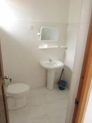 Chambre Double, vue jardin | Salle de bain