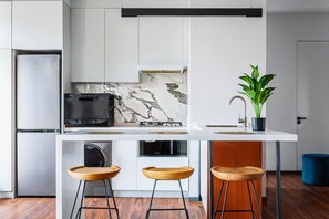 1 sovrum, mörkläggningsgardiner, ljudisolering och strykjärn/strykbräda