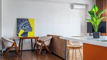 Luxury-Apartment, Blick auf den Innenhof | Wohnbereich