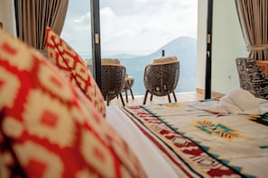 Deluxe Suite, Mountain View | 1 bedroom, desk, laptop workspace, free WiFi