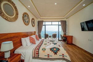 Deluxe Suite, Mountain View | 1 bedroom, desk, laptop workspace, free WiFi