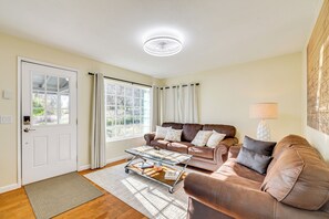 TV, fireplace, video games, DVD player - Fire Pit + Grill: Retreat Between Arnold & Murphys (Hathaway Pines)