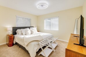4 bedrooms, desk, iron/ironing board, WiFi