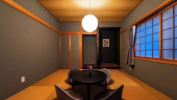 6 bedrooms, iron/ironing board, free WiFi