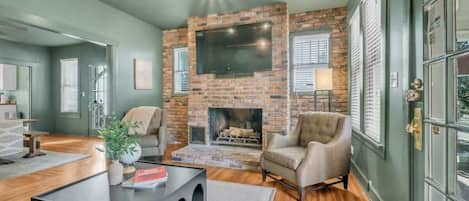 TV, fireplace, offices