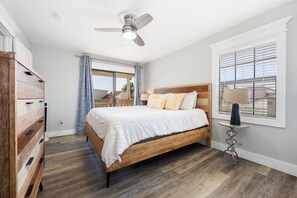 書桌、熨斗/熨衫板、可攜式嬰兒床、Wi-Fi