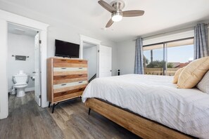 Bureau, fer et planche à repasser, lit parapluie, Wi-Fi